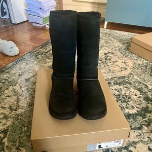 Tall Ugg sheepskin